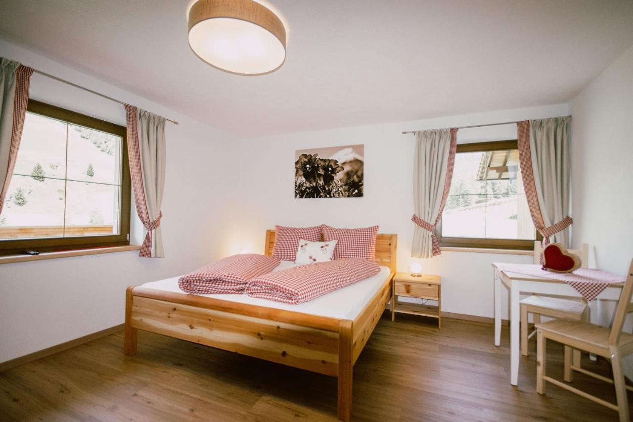 Nedererhof - Zimmer Enzian Mit Gemeinschaftskueche Schmirn Zewnętrze zdjęcie